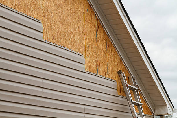 Professional Siding Inspection technician working in Sharpsburg, PA